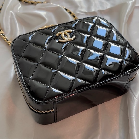 ❌SOLD❌Chanel Patent Leather Top Handle Vanity Crossbody Bag - Picture 3 of 16